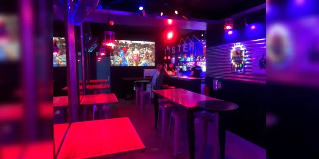 Le buster, bar gay incontournable de Bordeaux