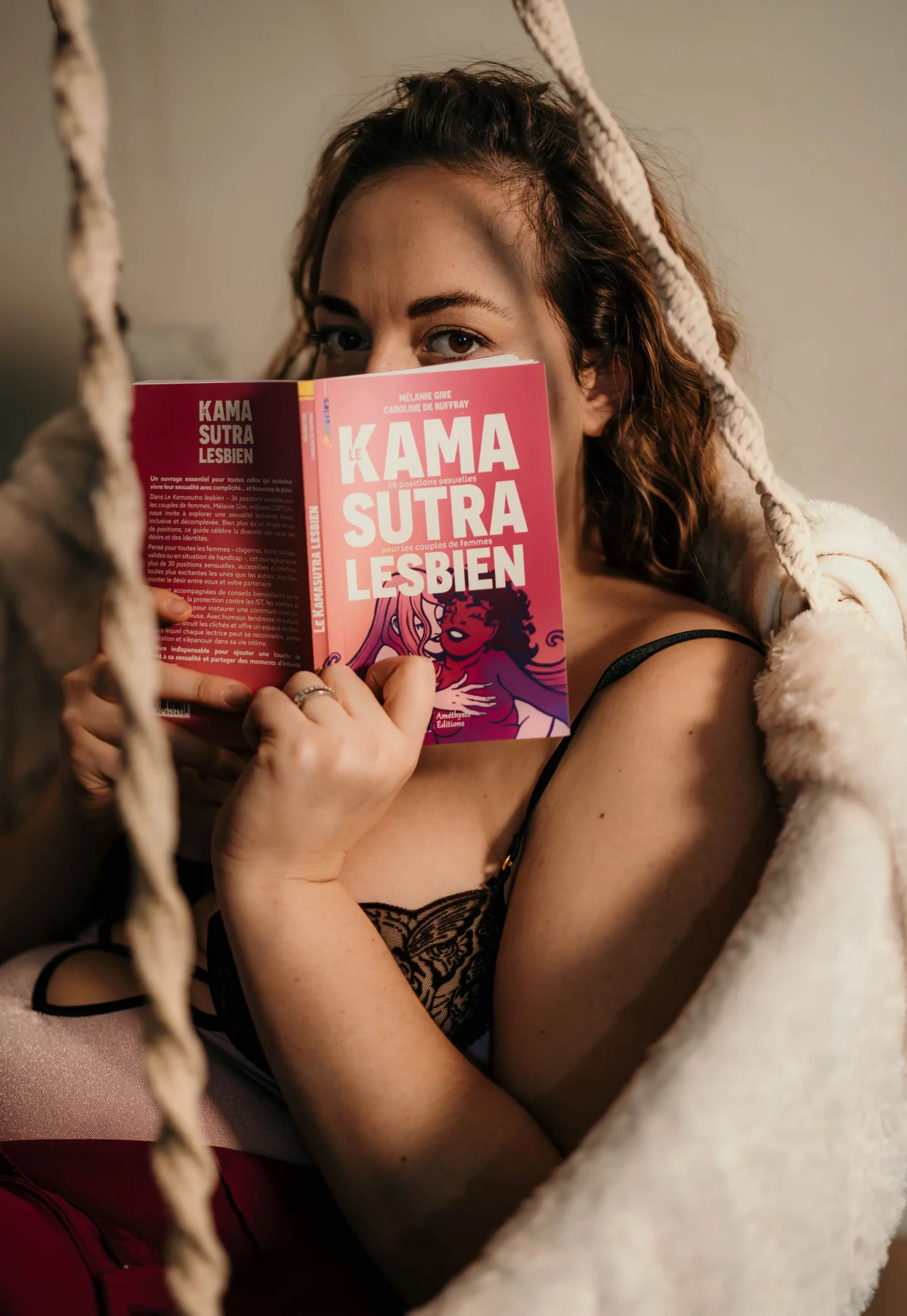 Kamasutra lesbien, 36 positions pour les couple de femmes, Mélanie Gire