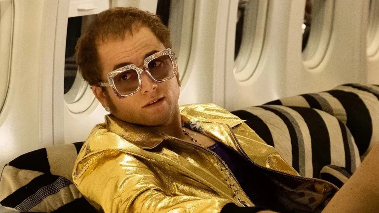 Elton John : Rocketman met en lumière son homosexualité et son parcours