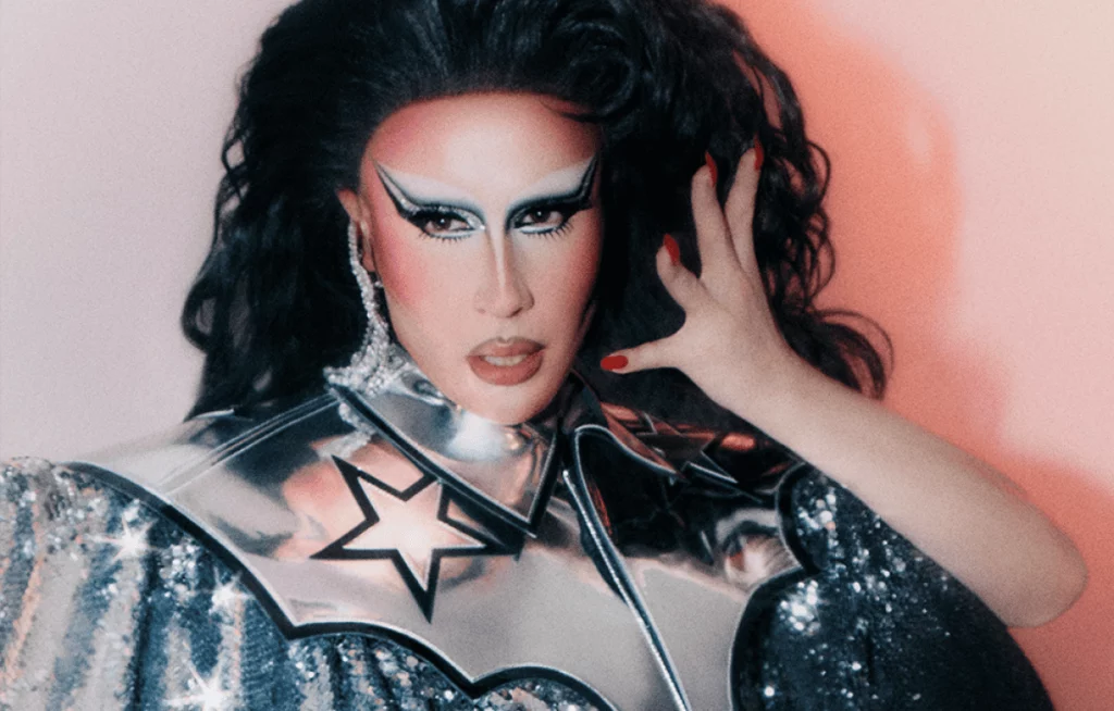 Sara Forever, drag queen finaliste de Drag Race France, autrice Brûle bébé